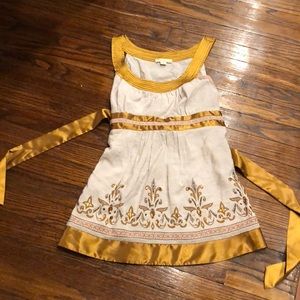 21BEAUTIFULLY appointed Golden/Cream top